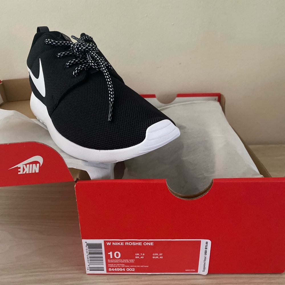 Brand new with box Nike Roshe